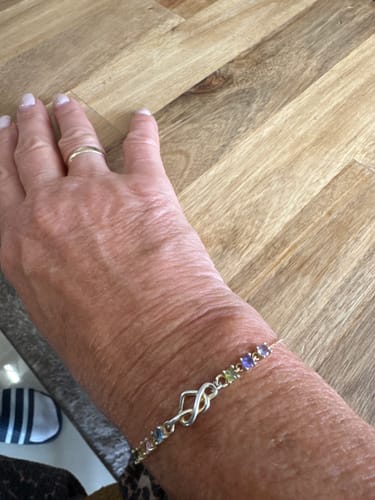 Customer photo review of Gepersonaliseerde Hartknoop Geboortesteen Armband
