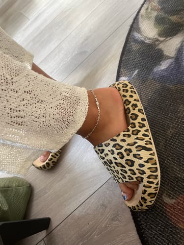 Customer photo review of HappyFlops Limited Editions