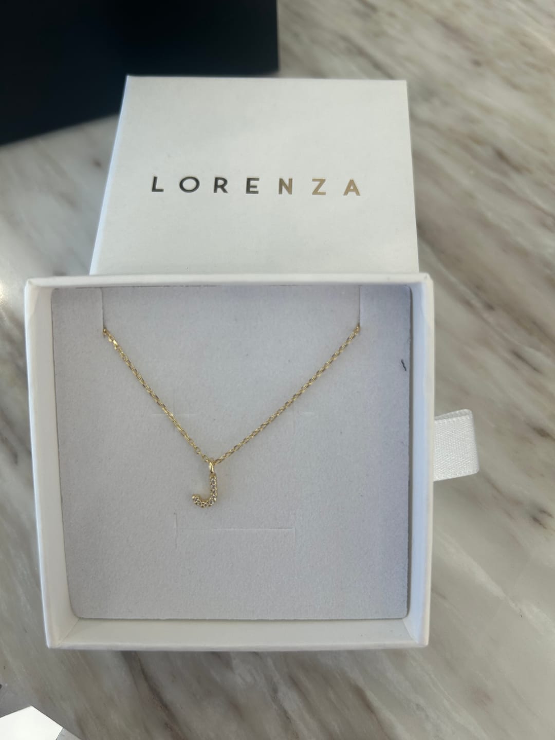 Customer photo review of Collar Dorado Inicial Zirconias