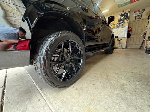 Customer photo review of Black Microfiber Trim & Tire Dressing Applicator