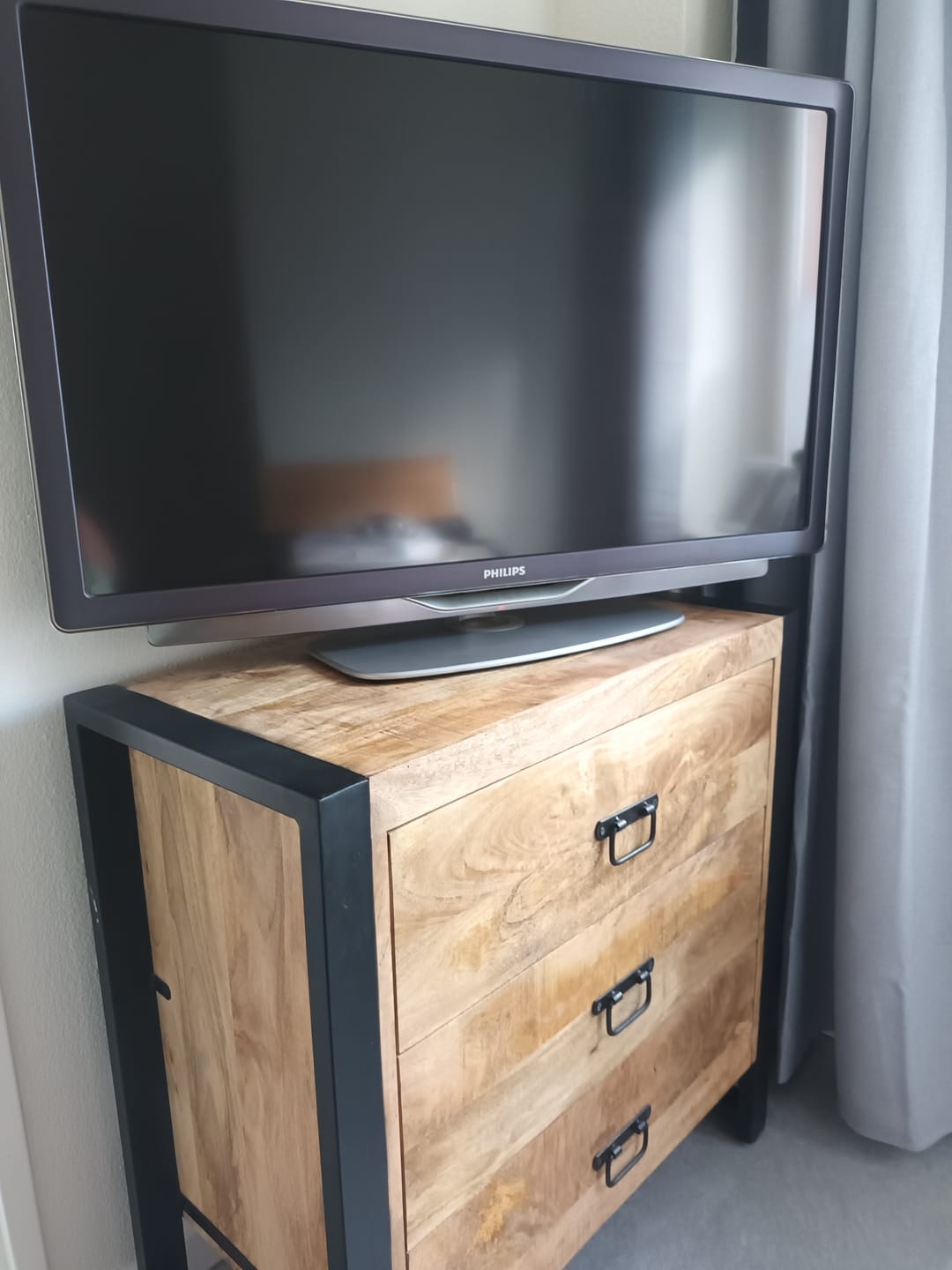 Customer photo review of Ladekast Mangohout Britt  | Mangohout en Staal | 80x40x80cm