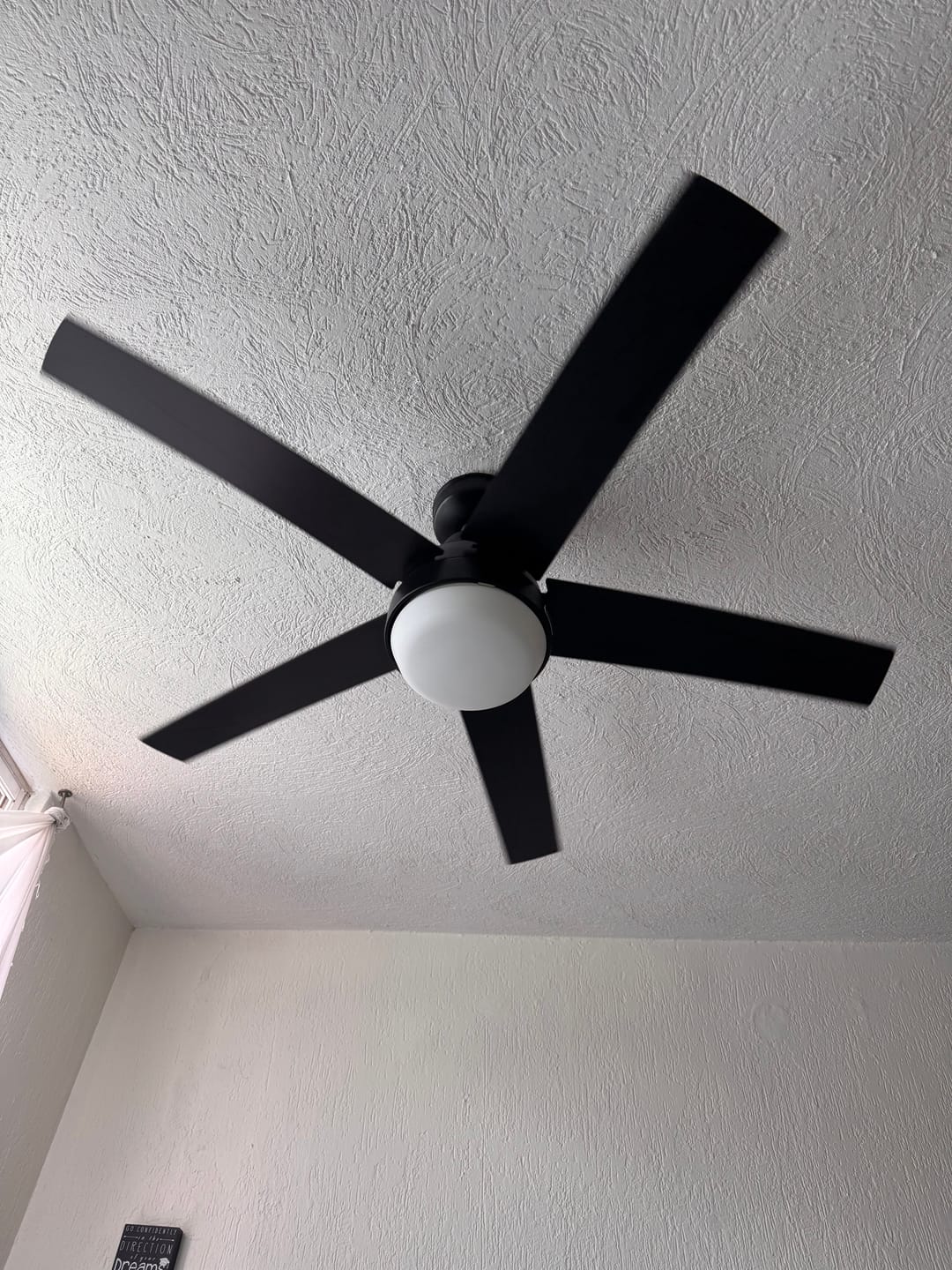 Customer photo review of Ventilador de Techo Aerodyne con Luz LED 52 pulgadas