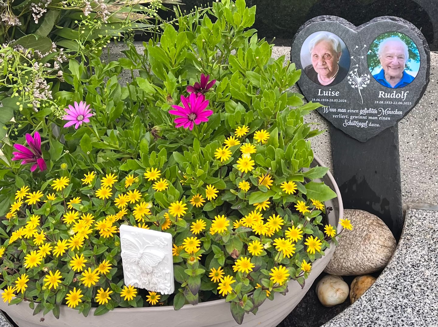 Customer photo review of Unsere Schutzengel - Personalisiertes Trauer Schieferherz für 2 Personen