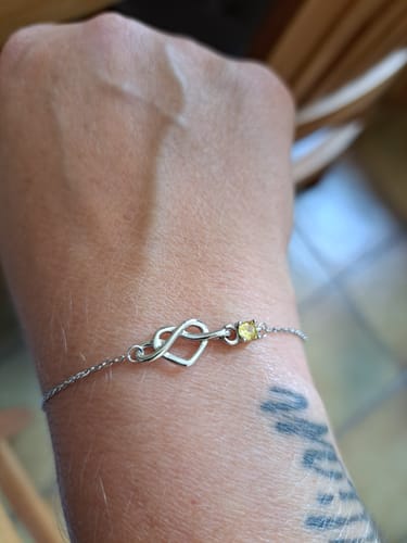 undefined review of Gepersonaliseerde Hartknoop Geboortesteen Armband image 1 out of 1