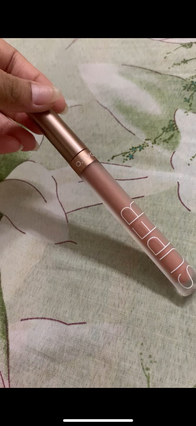 Customer photo review of O.TWO.O HONEY WHISPER VELVET MATTE LIP GLAZE