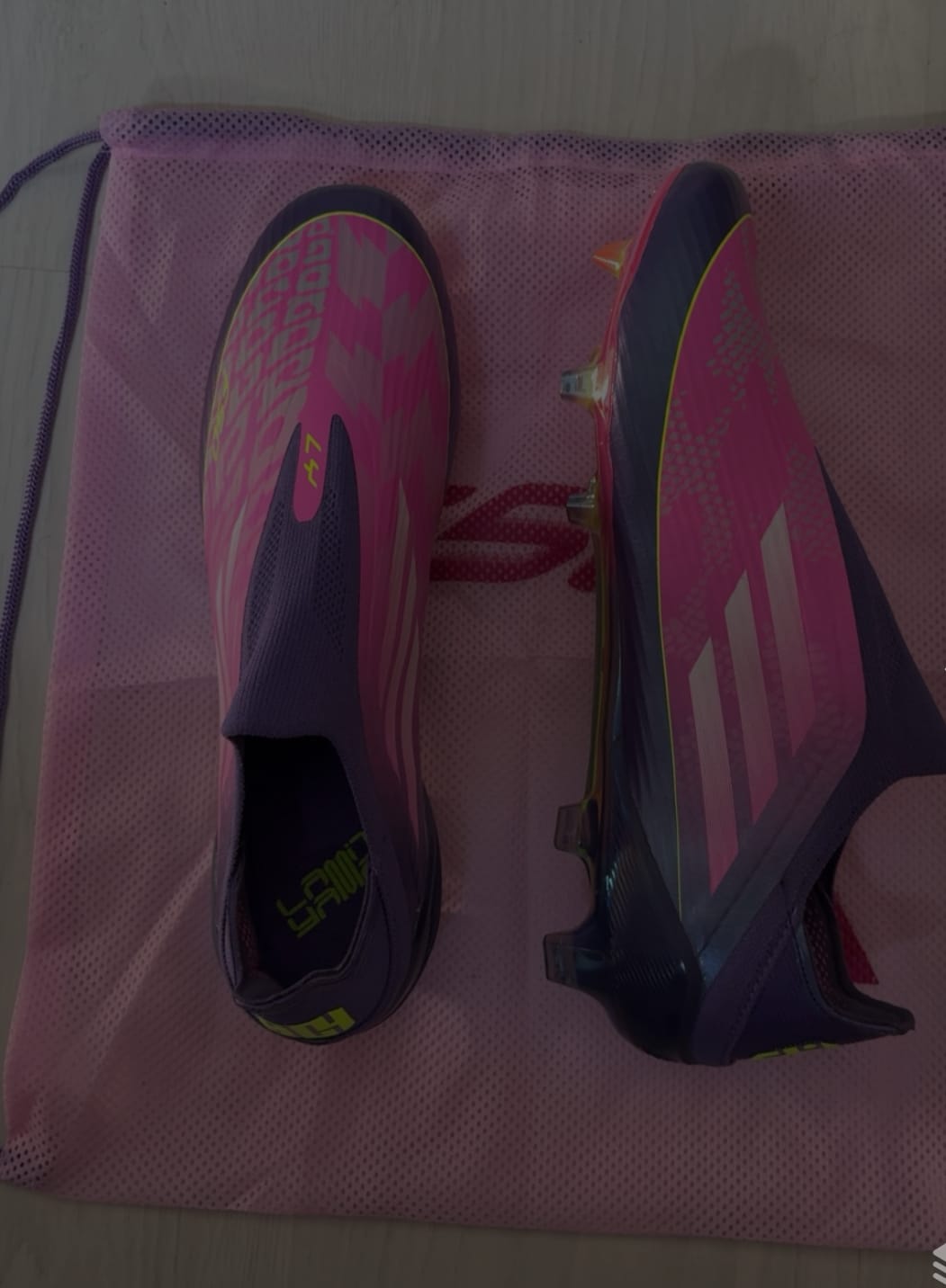 Customer photo review of F50 Laceless Lamine Yamal 2 - Violet/Rose/Jaune Fluo