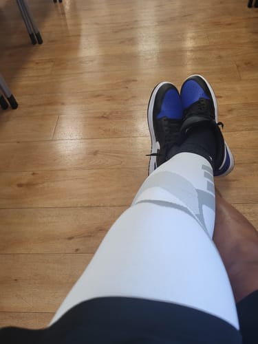 Customer photo review of Compression Sleeves V2 for Knees and Legs