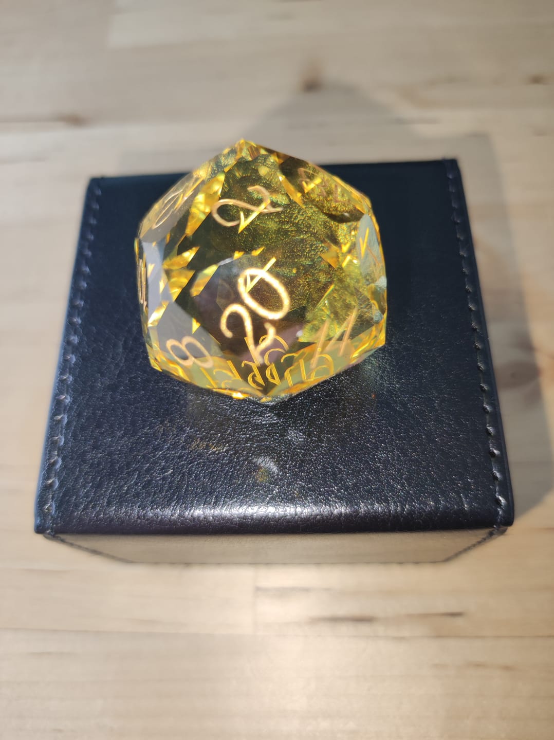 Customer photo review of Dragon Gem - XL 30mm Glas D20 (Diamondcut)