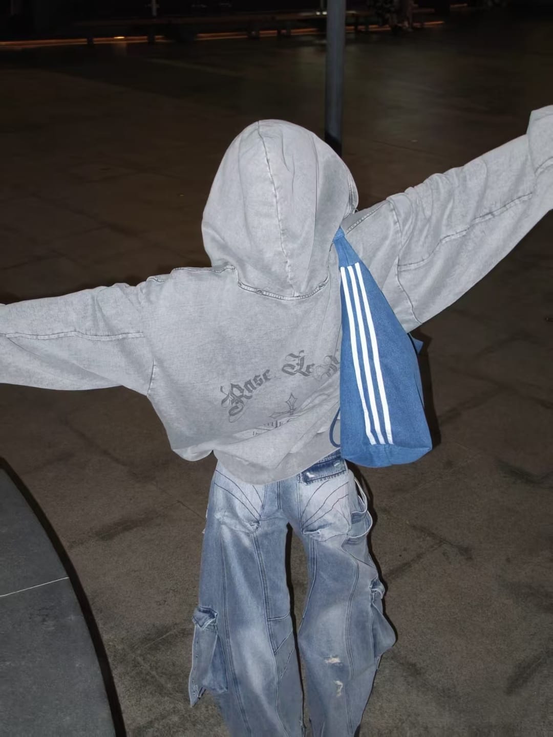 Customer photo review of Rase le sol Graphic Cross Hooded Sweatshirt