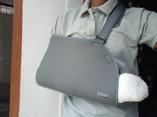 Customer photo review of Arm Pouch Sling (Mild Support)| Provides Support to the Shoulder & Arm (Grey)