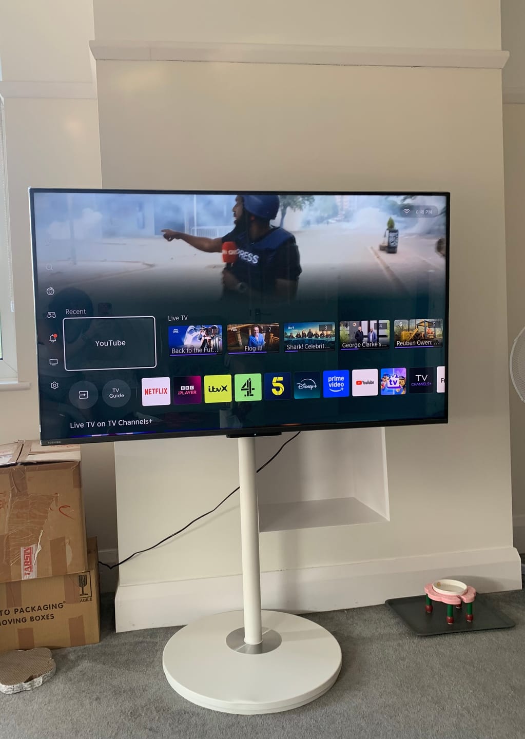 Customer photo review of Master V2 FT65 Floor TV Stand With Wheels