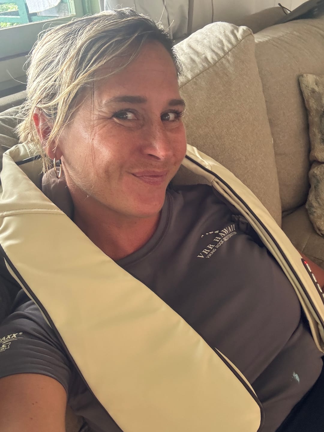 Customer photo review of HiZoo - Neck & Shoulder Massager