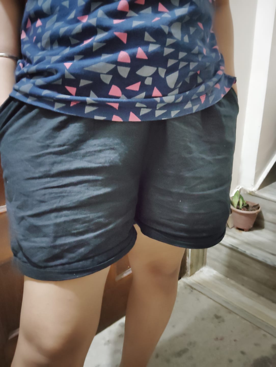 Customer photo review of Black Airy-Linen Shorts