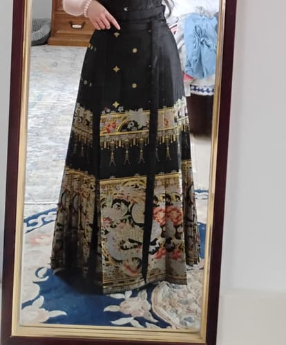 Customer photo review of Chen Long 辰龙 Sun Dragon Ming Dynasty Mamian Skirt