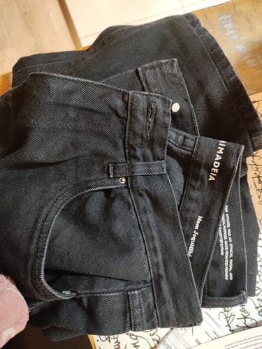 Renata C. review of Calça Jeans Mom Jequitibá Preta image 1 out of 1