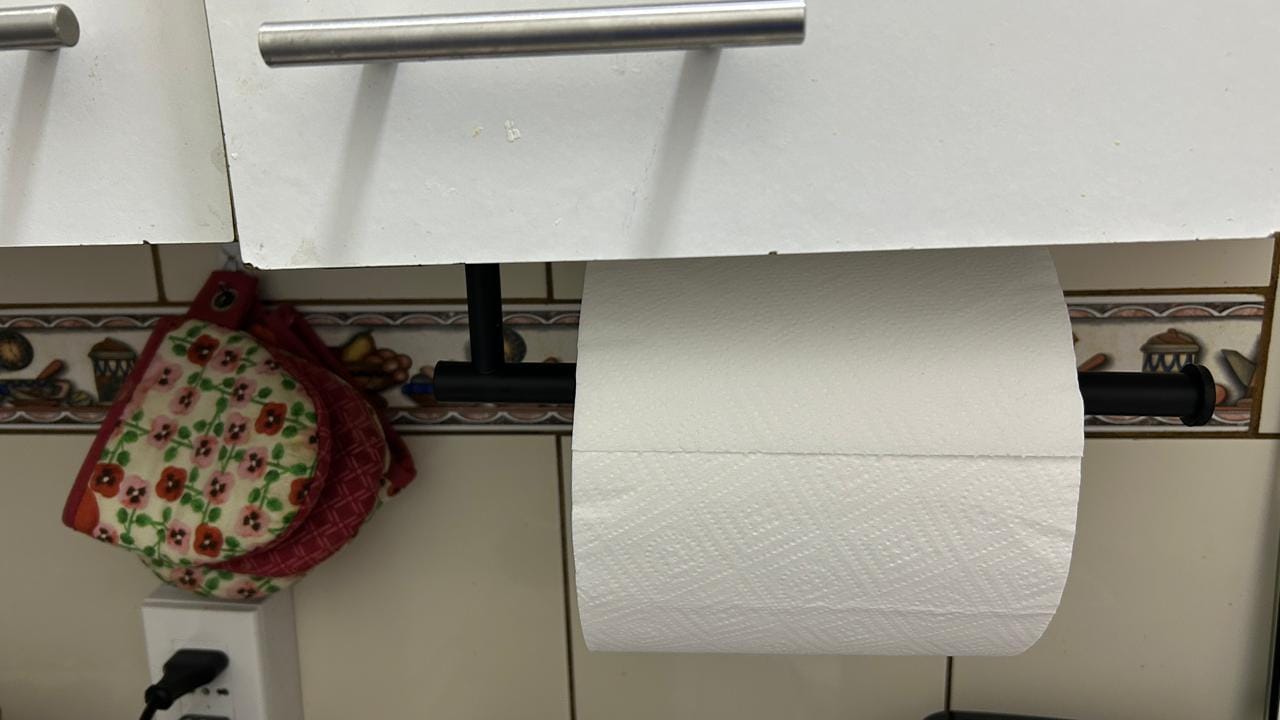 Customer photo review of Portarollos Toalla De Papel Nova De Acero Inox Autoadhesivo