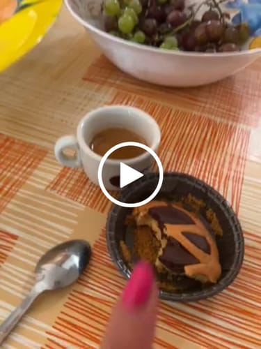Customer video review of Crostatine con crema al cioccolato