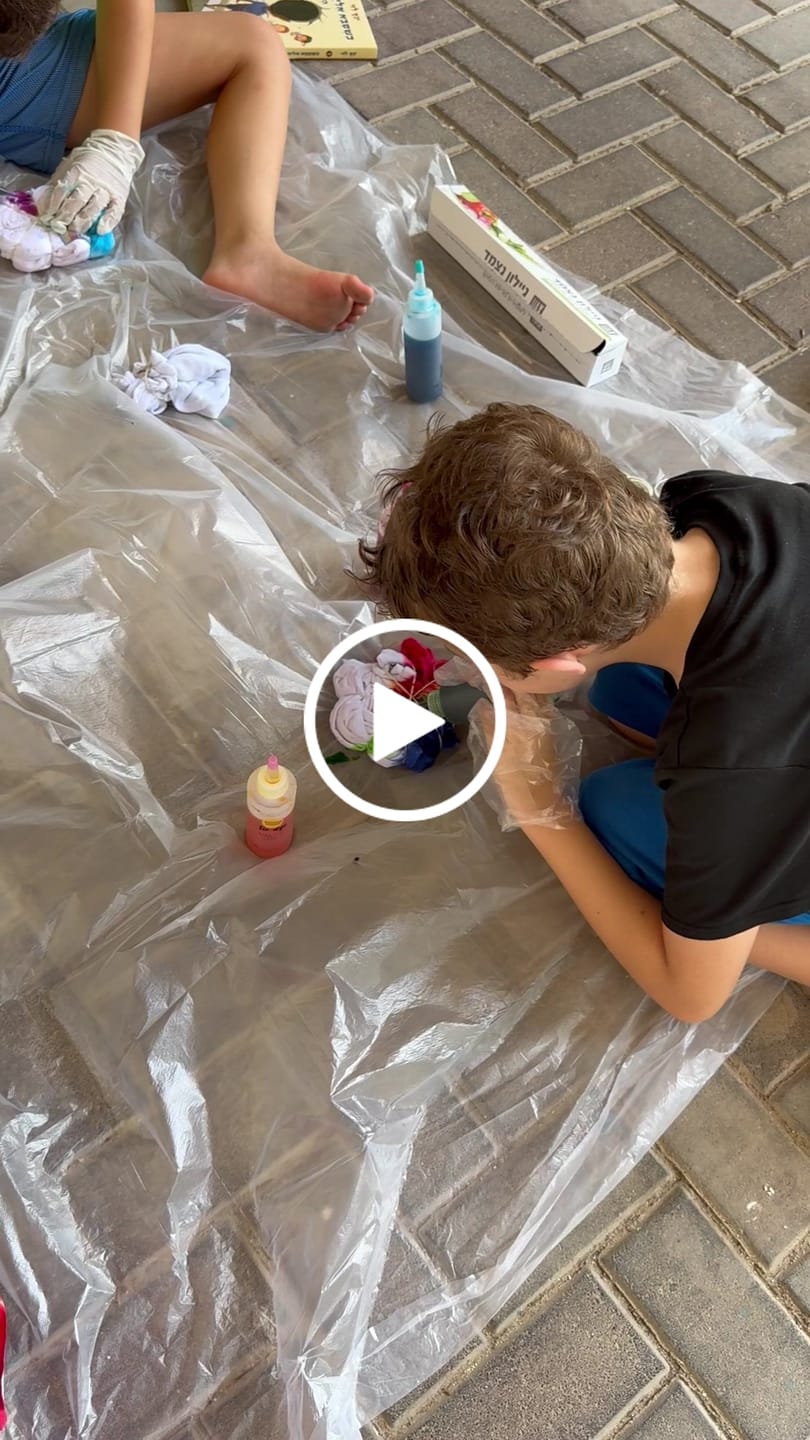 Customer video review of ערכת TIE DYE זוגית להכנת חולצות