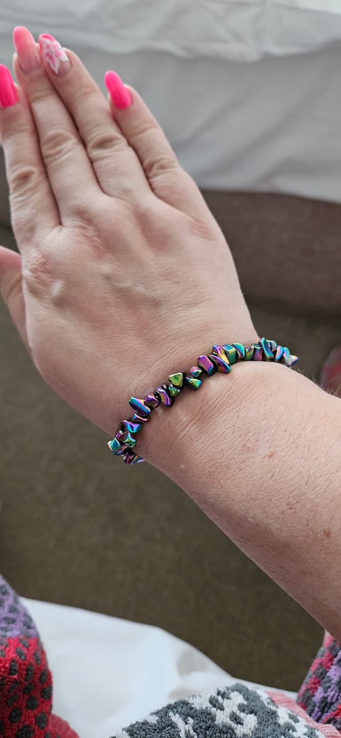 Customer photo review of Rainbow hematite - Crystal chip bracelet