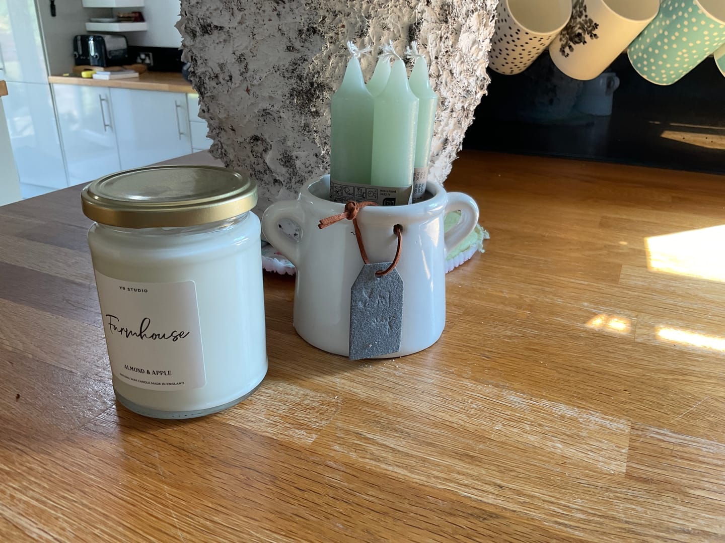 Customer photo review of "Farmhouse" Sweet Almond & Apple Candle