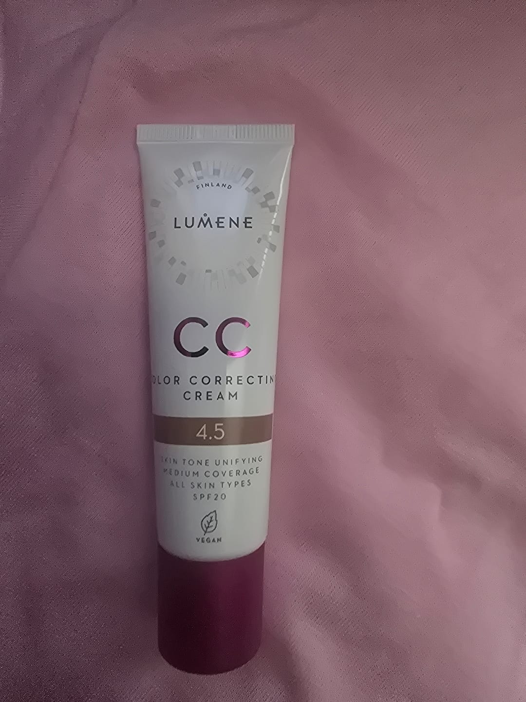 Customer photo review of Lumene CC cream - Веган CC Крем "Абсолютно съвършенство" 7в1 SPF 20