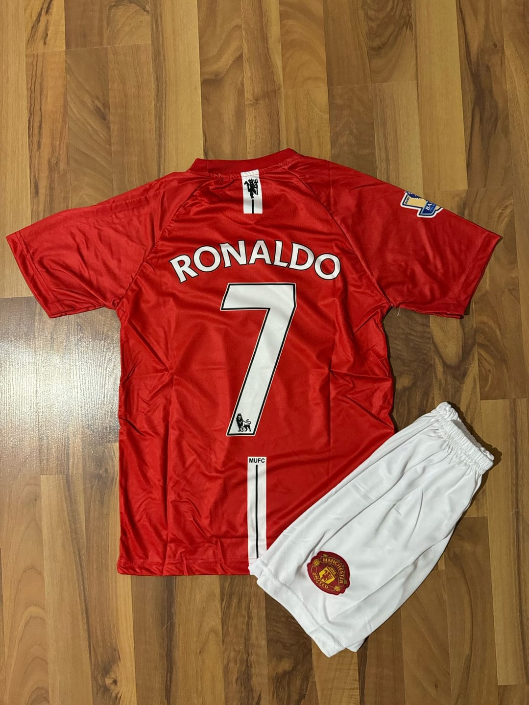 Customer photo review of RONALDO MANCHESTER UNİTED 2008 SEZONU RETRO ÇOCUK FUTBOL FORMASI