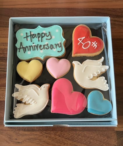 Customer photo review of Happy Anniversary Biscuit Box