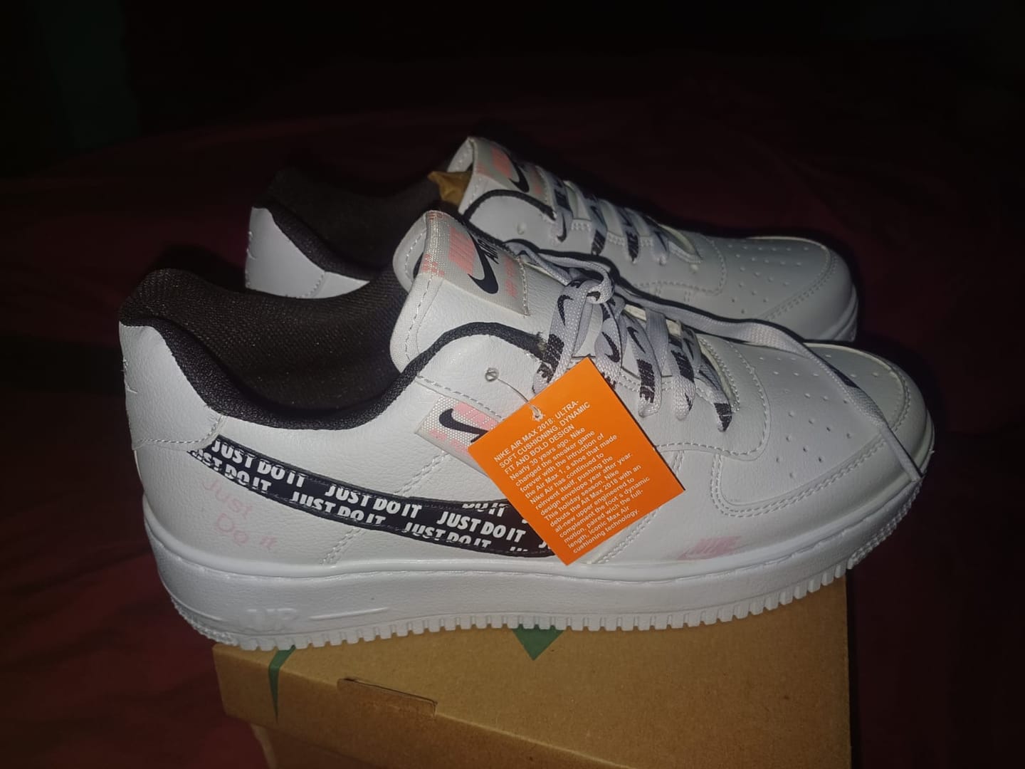 Customer photo review of Tenis 270 Blanco Negro Rosa