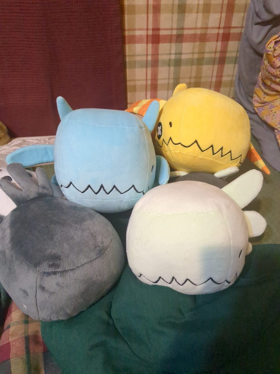 Customer photo review of Rain World - Glowing Green Lizard Plush
