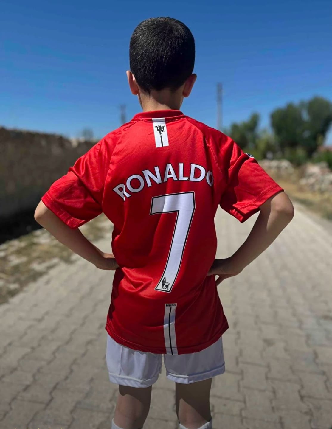 Customer photo review of RONALDO MANCHESTER UNİTED 2008 SEZONU RETRO ÇOCUK FUTBOL FORMASI
