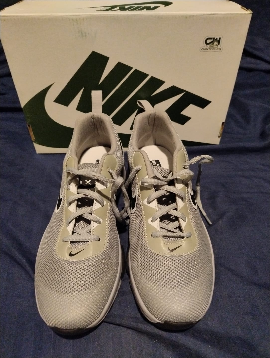 Customer photo review of Tenis 025 Plata Blanco Negro