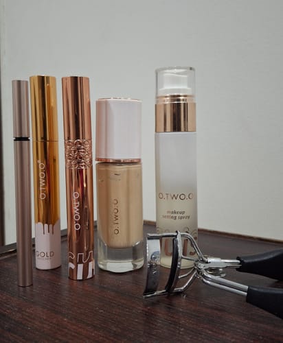 Customer photo review of O.TWO.O OIL FREE SOFT MIST LOCKING FOUNDATION