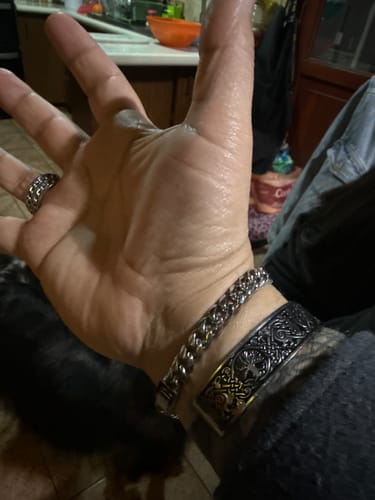 Reseña con foto de un cliente sobre Pulsera Cuban 8mm
