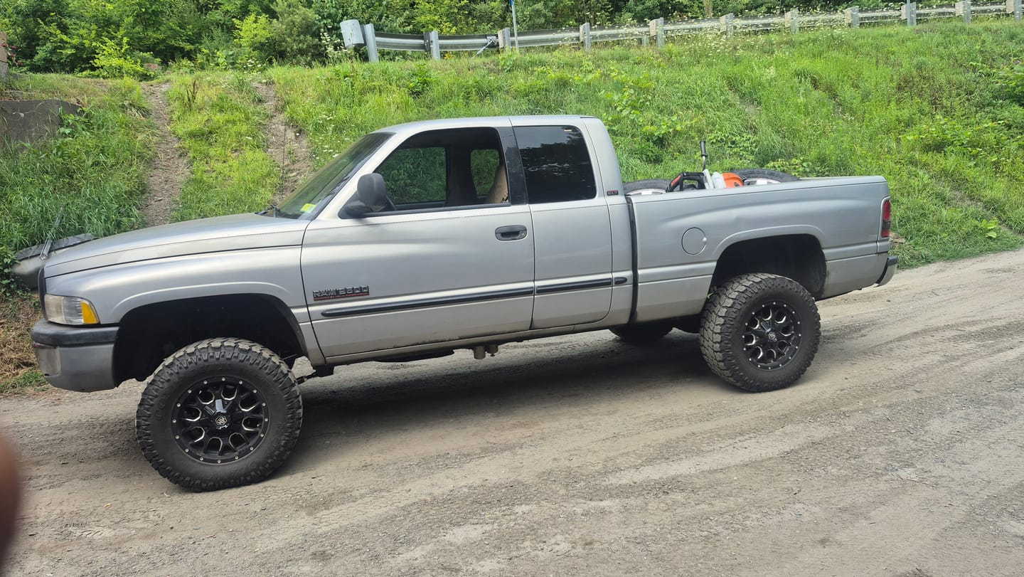 Customer photo review of 1994-2013 Dodge Ram 2500 / 3500 4x4 Leveling kit with shock tower