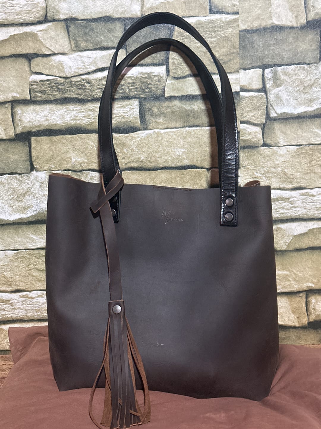 Customer photo review of Bolso Tote Cuero Praga Plus+ Crazy Café Doble Vista