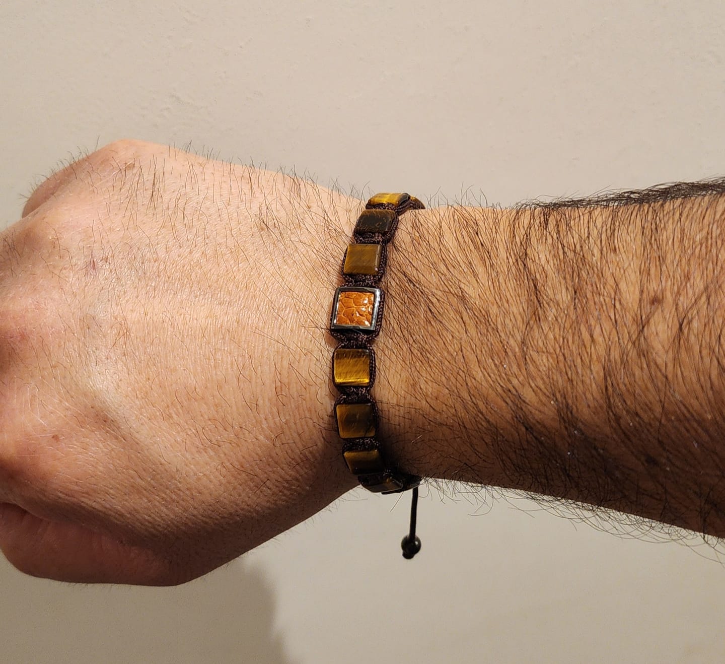 Customer photo review of Pulsera Strength Eye of Tiger Private Collection