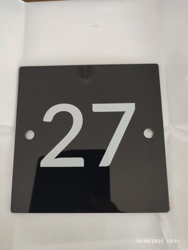 Customer photo review of Numero civico in alluminio modello Noir Square
