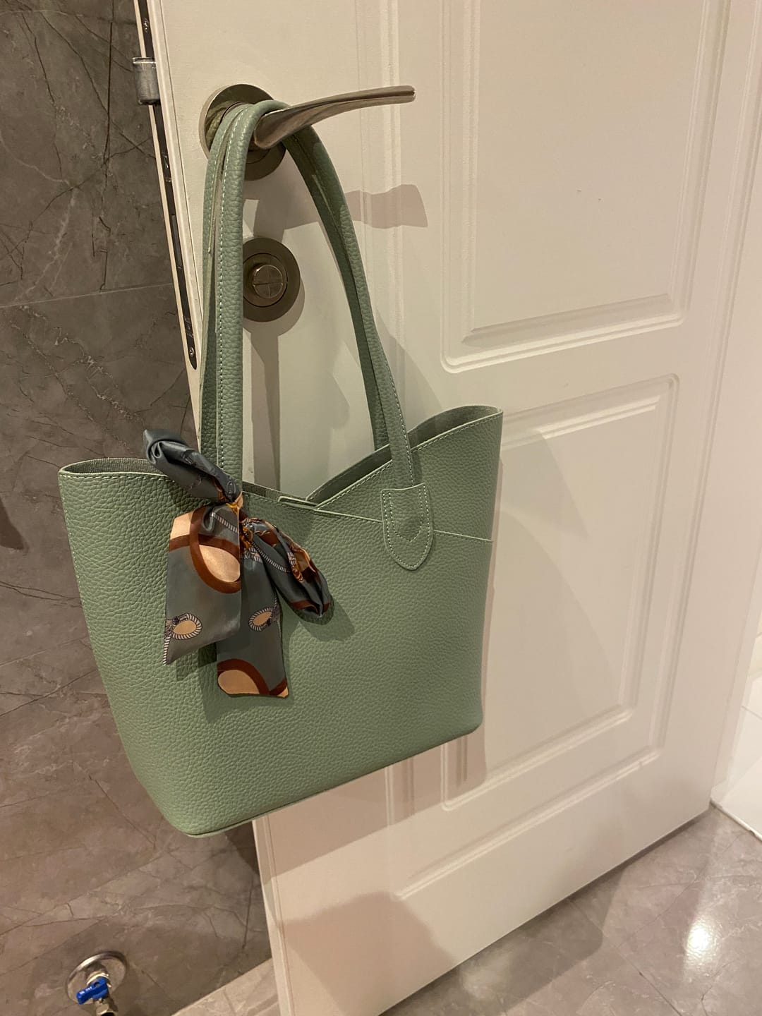 Customer photo review of Flora - Bordo Omuz Çantası