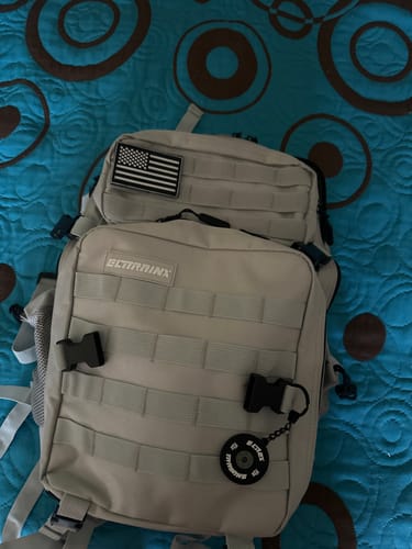 Customer photo review of Mochila Táctica 45L con compartimento para comida Silver