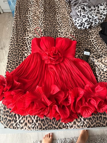 Customer photo review of Rochie Ella scurtă plisată tip corset floare în talie și volanase