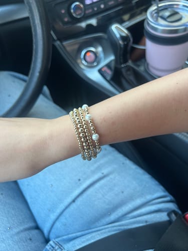 Customer photo review of Pulsera Bolitas Doradas