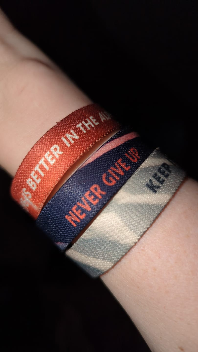 Customer photo review of Never Give Up - Elastisches Armband