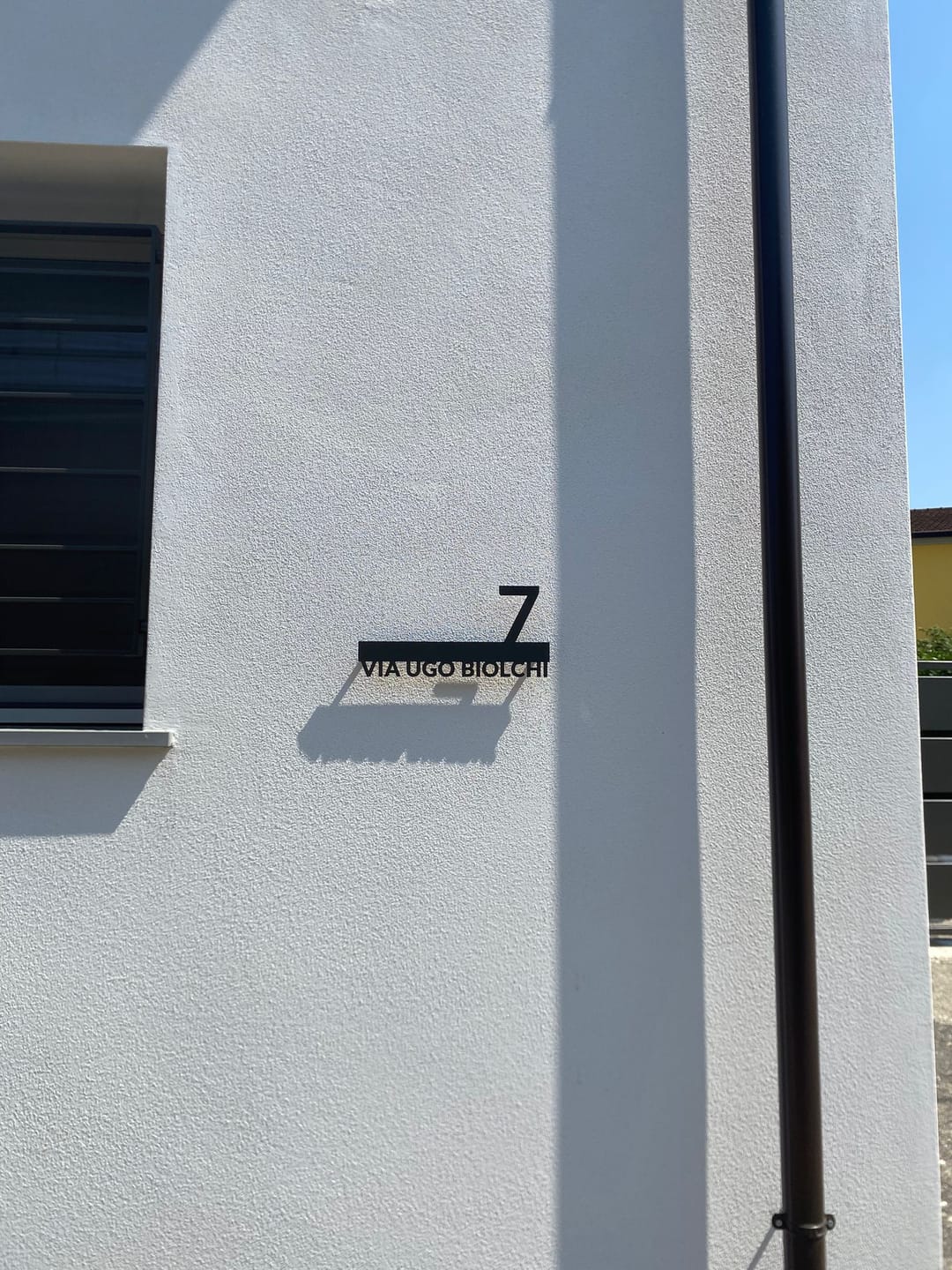 Customer photo review of Numero civico e testo sagomato modello Line 02 Alluminio