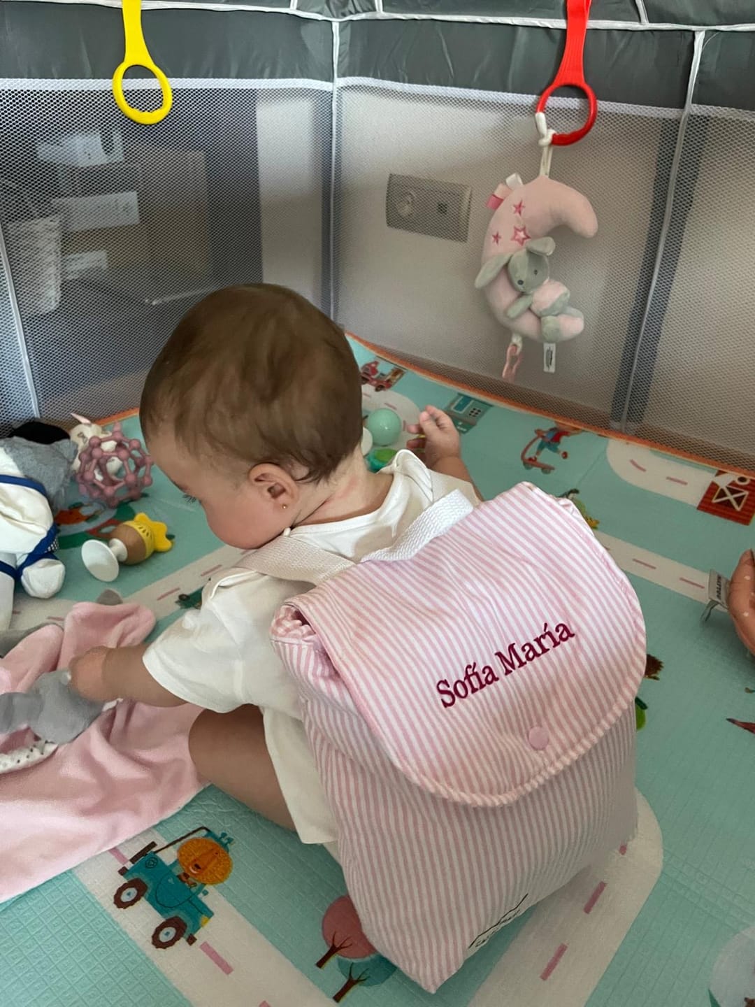 Customer photo review of Mochila infantil rayas rosa
