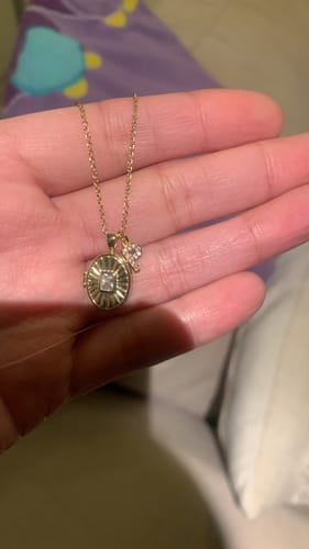 Customer photo review of COLLAR RELICARIO LYRA BAÑO DE ORO