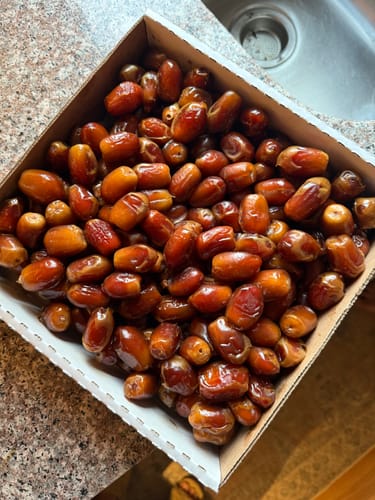 Customer photo review of Organic Zahidi Dates Box