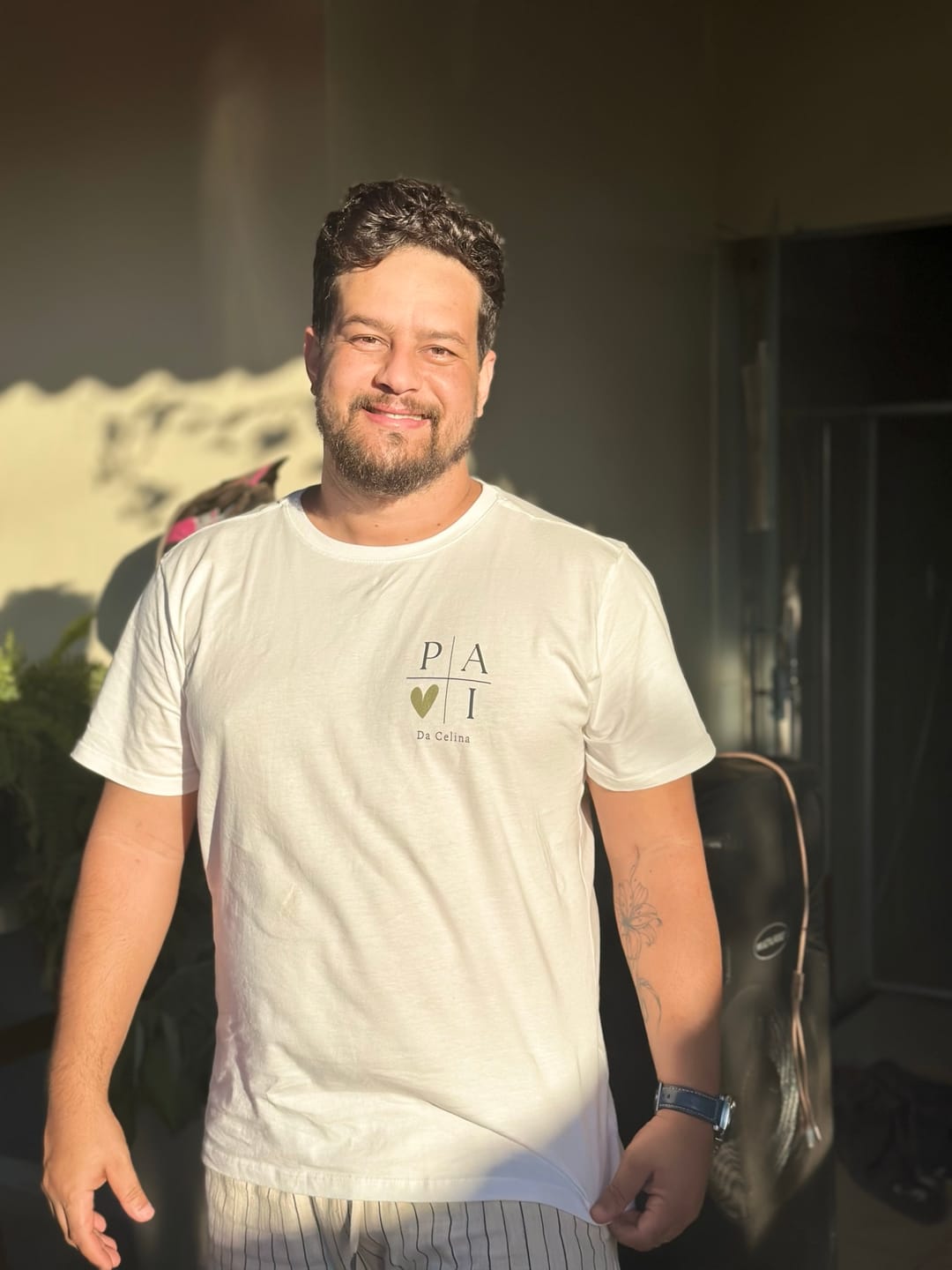 Customer photo review of Camiseta Personalizada PAI MINIMALISTA - 100% Algodão
