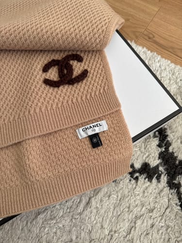 Customer photo review of CC Scarf 190 CM In Beige Cashmere 393185
