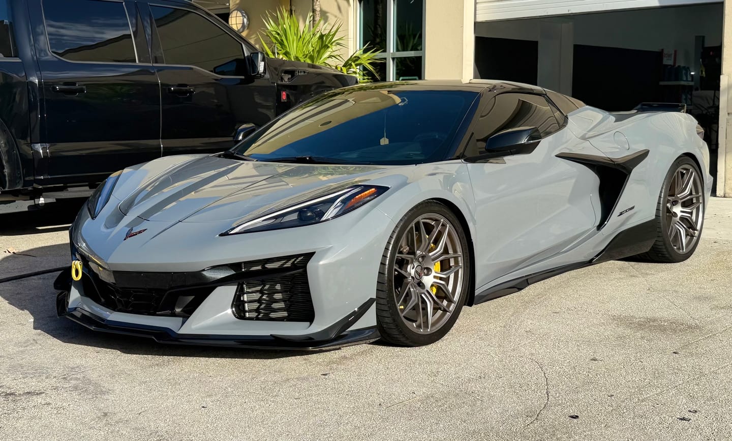Customer photo review of Chevrolet Corvette C8 Z06 / E-Ray Front Splitter