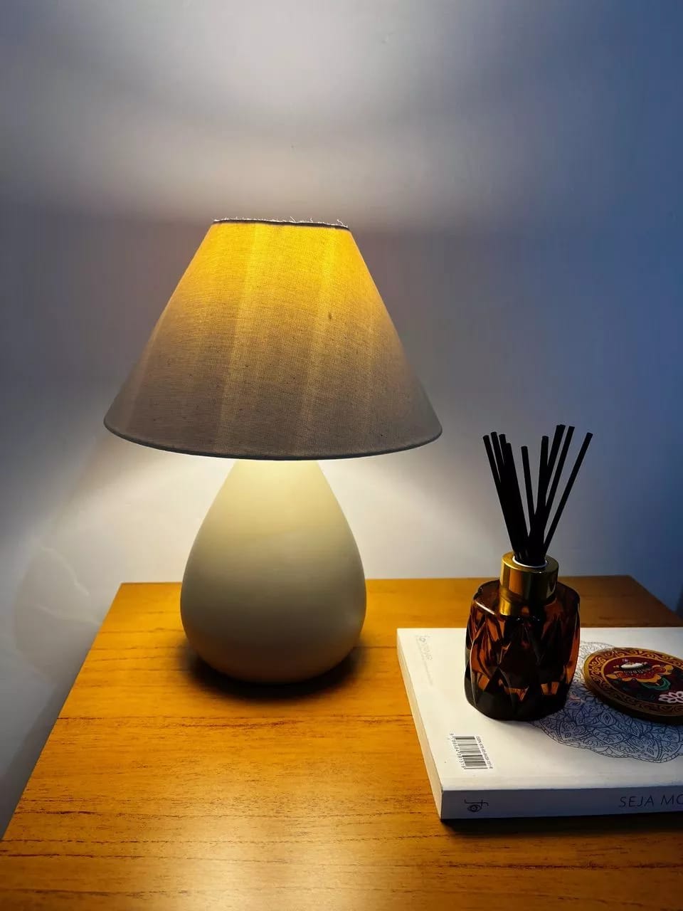 Customer photo review of Abajur de Mesa em Cerâmica com Cúpula de Linho